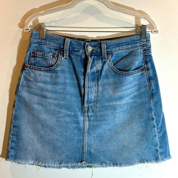 LEVI’S Sz 27 Rib Cage Raw Hem Mid Wash Button Fly Denim Jeans Mini  Skirt - Picture 1 of 9
